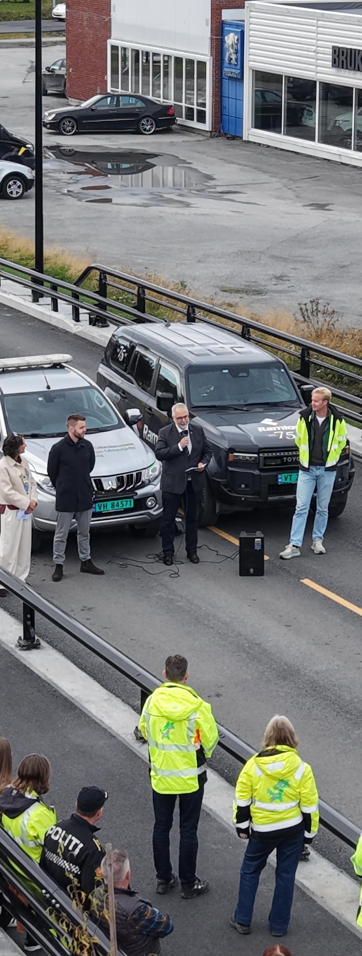 Snorklipping på åpning av Almå bru.